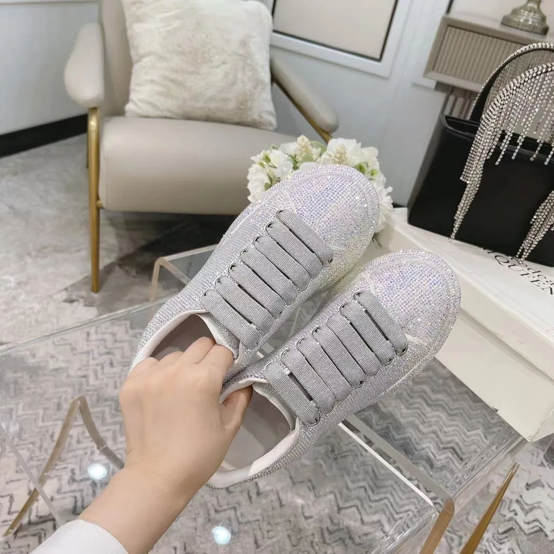 👟👟Ex-factory price 560👟👟 Men's size +10 2025SS McQueen crystal inlaid large and small diamond casual shoes counter original 1:1 production Fabric: imported silk velvet + imported Czech diamonds Lining: sheepskin lining Code number: 35-41 Male 39/44